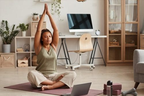 Dicas para quem quer começar a praticar yoga em casa