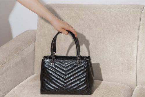 Como usar acessórios para criar looks cheios de estilo