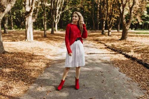 Look com bota vermelha: confira 3 combinações arrasadoras!