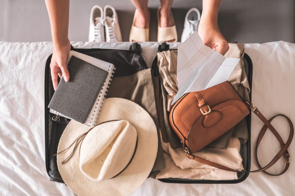 Looks de Viagem: Como Montar uma Mala Compacta e Estilosa