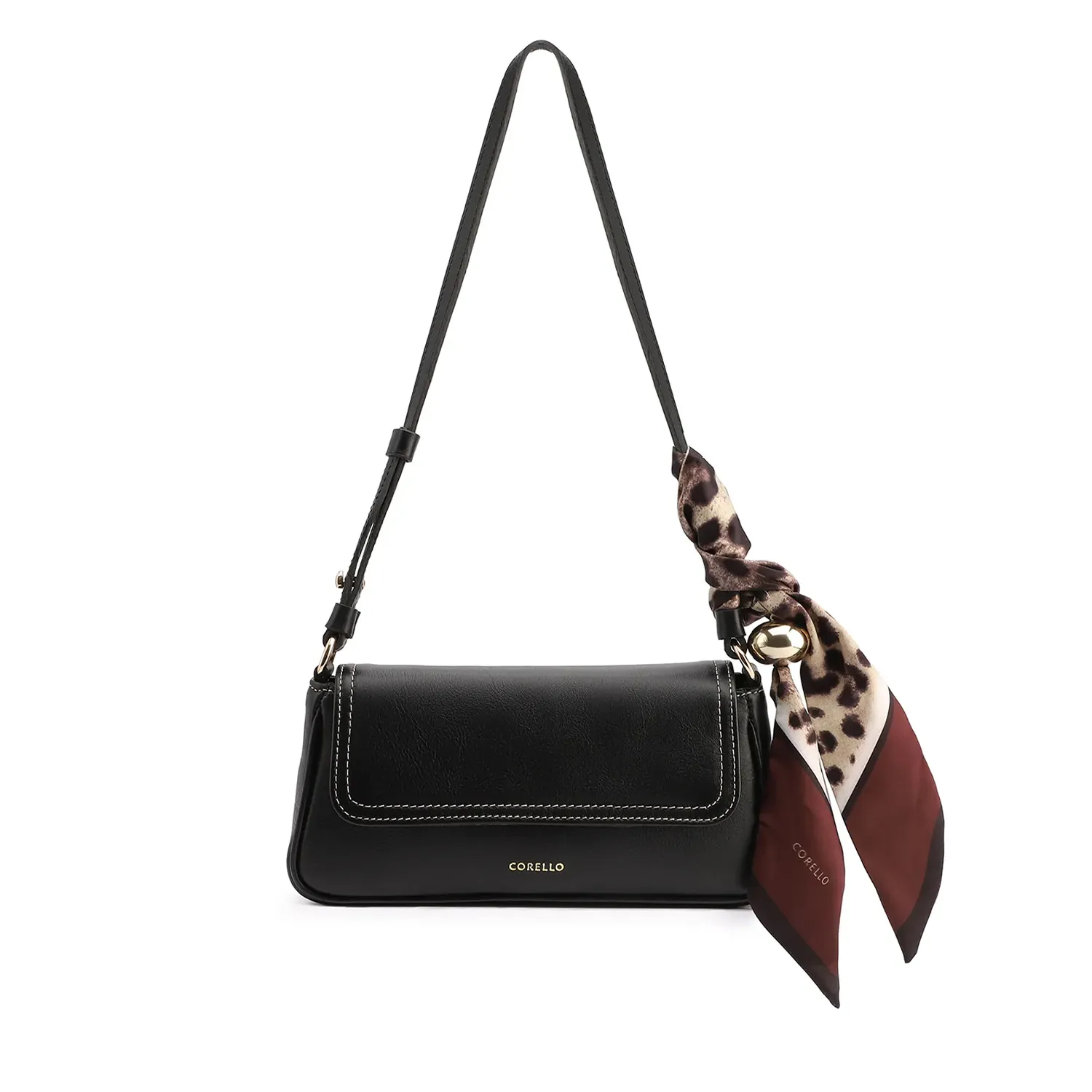 Bolsa de ombro de festa Corello em couro liso preto, com fecho de aba magnética, detalhe de esfera dourada e um lenço estampado animal print amarrado na alça.