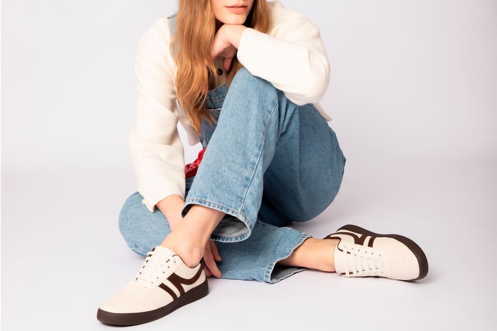 Look com calça alfaiataria e tênis: como usar + dicas de estilo
