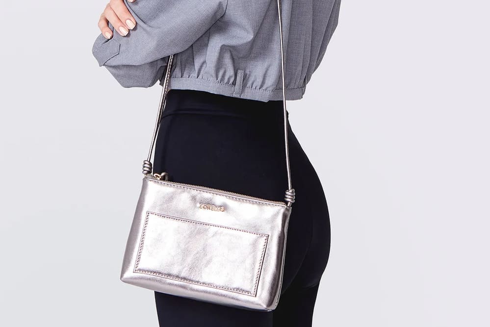 Bolsa prata combina com que cor de sapato? + dicas infalíveis