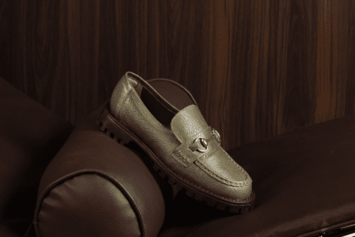 Como montar looks estilosos com sapato social feminino para trabalhar.
