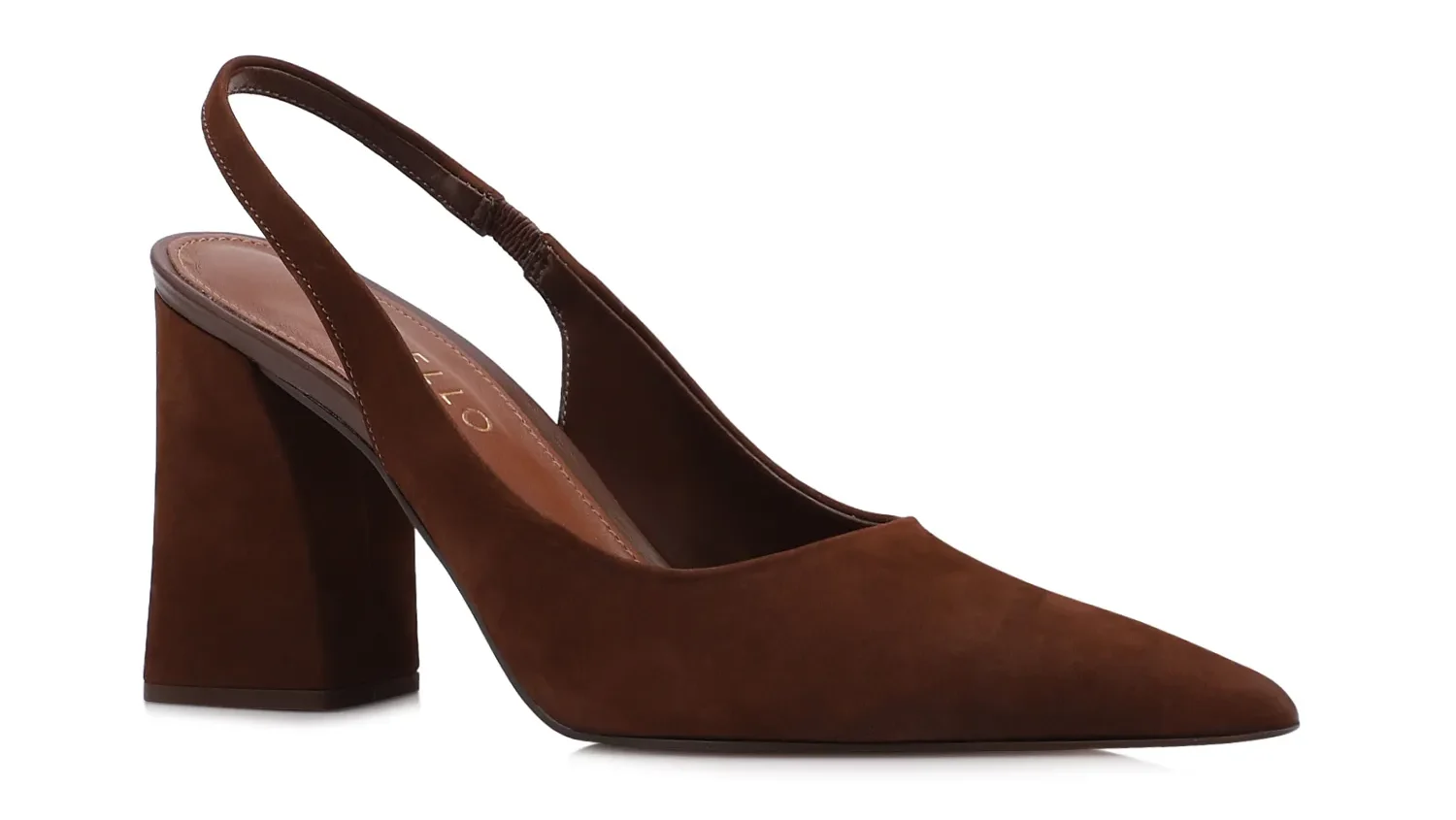 Scarpin Corello em couro nobuck, no modelo slingback, possui salto bloco confortável e bico fino sofisticado. Um clássico que combina elegância e versatilidade para acompanhar produções que vão do trabalho aos eventos especiais.